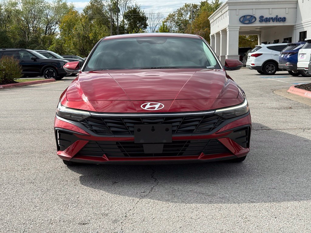 Used 2026 Hyundai Elantra Limited FWD image 2