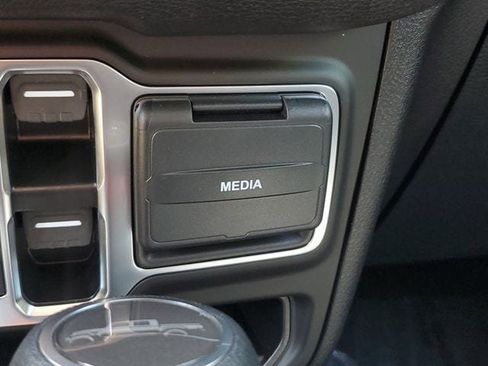 New 2025 Jeep Gladiator Sport image 32