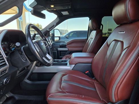 Used 2021 Ford F250 Platinum image 9