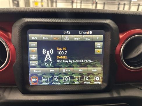 Used 2023 Jeep Gladiator Rubicon w/ Cold Weather Group image 23