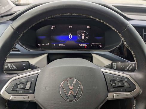 Used 2024 Volkswagen Taos SE image 28