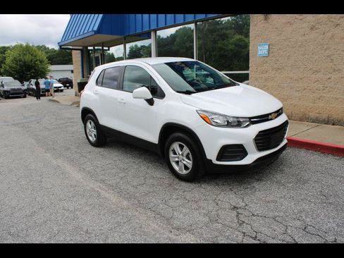 Used 2022 Chevrolet Trax LS w/ Tint and Cruise Package AWD/4WD image 1