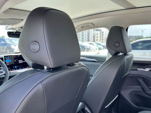 New 2026 Volkswagen Tiguan SE FWD image 21