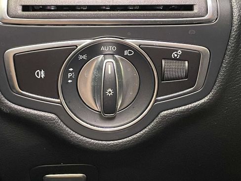 Used 2019 Mercedes-Benz GLC 300 4MATIC image 38