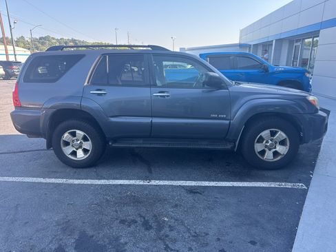 Used 2009 Toyota 4Runner SR5 w/ SR5 Extra Value Pkg 1 AWD/4WD image 4