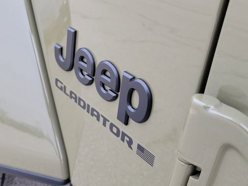 New 2026 Jeep Gladiator Sahara image 8