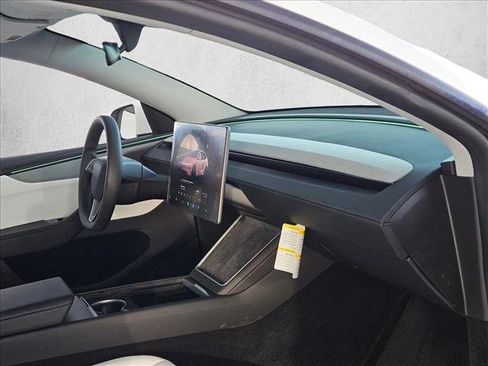 Used 2026 Tesla Model Y Long Range image 21