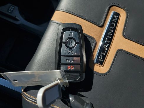 Used 2024 Ford F250 Platinum image 30