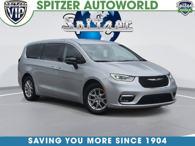 Used 2024 Chrysler Pacifica Touring-L FWD image 1