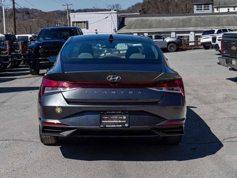 Used 2023 Hyundai Elantra SEL w/ Cargo Package FWD image 5