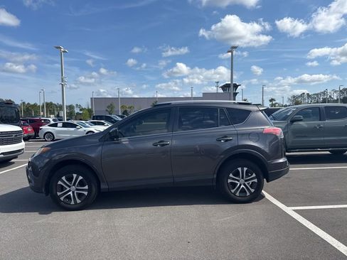 Used 2017 Toyota RAV4 LE image 4