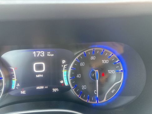 Used 2023 Chrysler Pacifica Touring-L FWD image 35