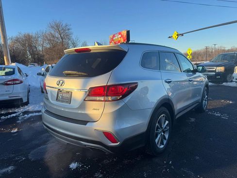 Used 2017 Hyundai Santa Fe SE w/ Cargo Package image 5