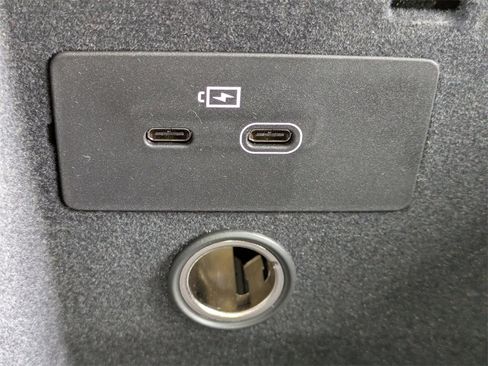 Certified 2026 Volvo XC90 B6 Plus w/ Protection Package Premier image 33