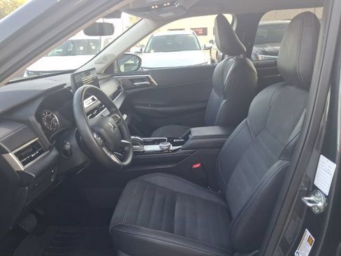 Used 2025 Mitsubishi Outlander SE AWD/4WD image 4