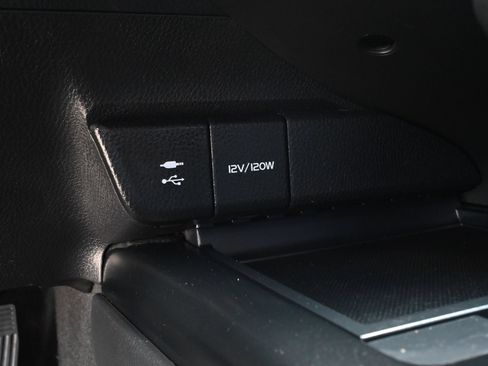 Used 2019 Toyota Camry SE FWD image 13