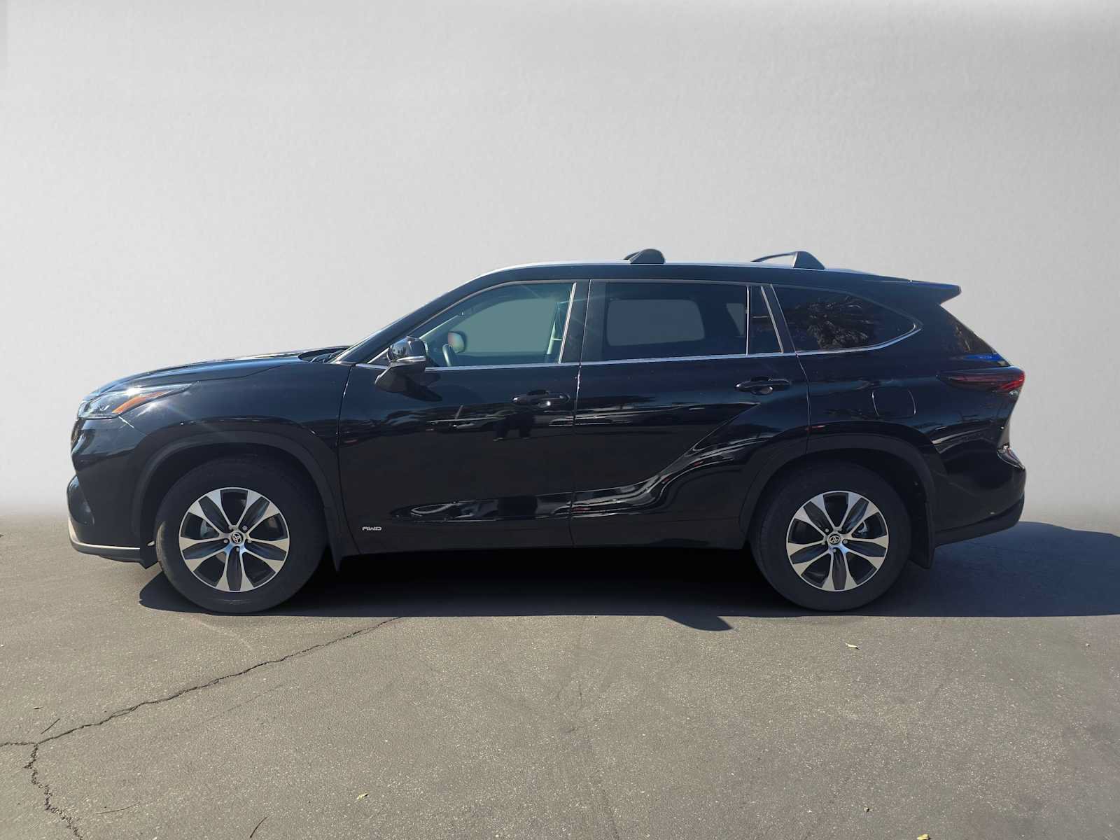 Certified 2025 Toyota Highlander XLE AWD/4WD image 6