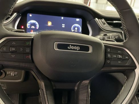 Used 2024 Jeep Grand Cherokee Limited AWD/4WD image 17