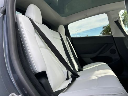 Used 2023 Tesla Model Y Long Range image 44