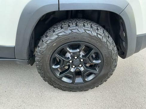 Used 2019 Jeep Cherokee Trailhawk w/ Comfort & Convenience Group AWD/4WD image 26