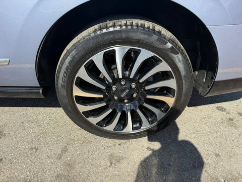 Used 2023 Lincoln Navigator Black Label AWD/4WD image 9