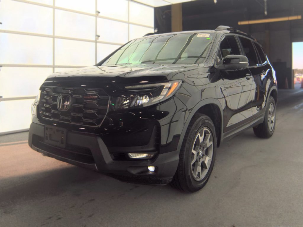 Used 2022 Honda Passport TrailSport image 2