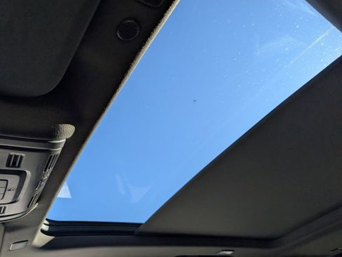 Used 2021 GMC Yukon Denali w/ Denali Premium Package image 20