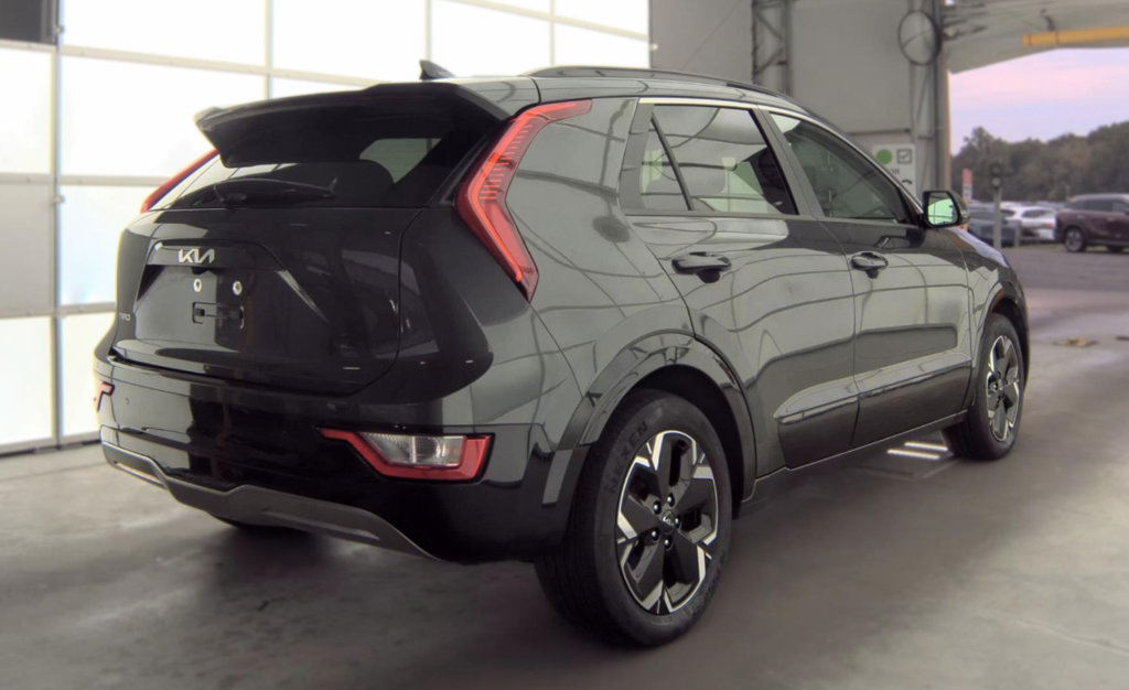 Used 2023 Kia Niro Wind w/ Wind Preserve Package FWD image 5