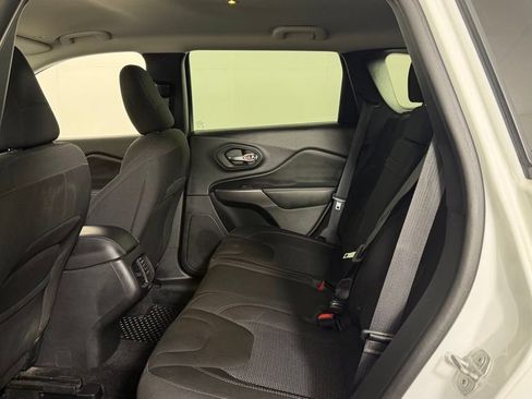 Used 2019 Jeep Cherokee Sport w/ Cold Weather Group AWD/4WD image 28
