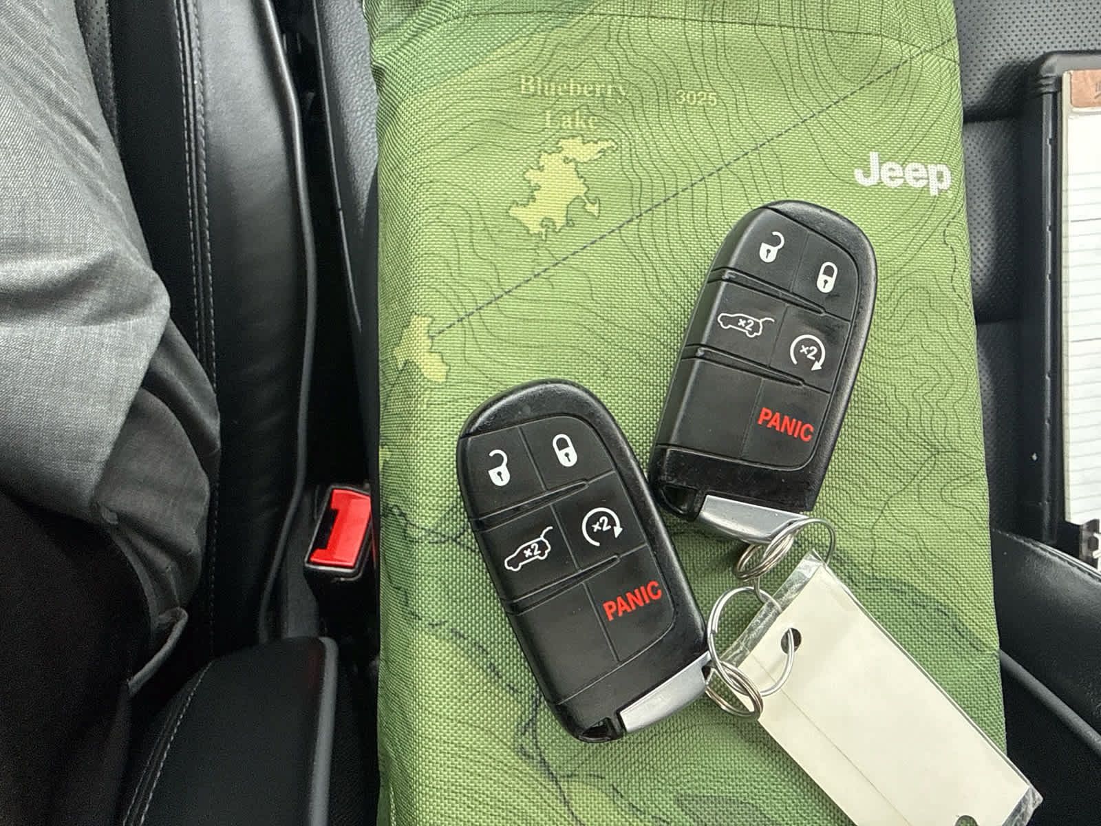 Used 2020 Jeep Grand Cherokee Overland AWD/4WD image 27