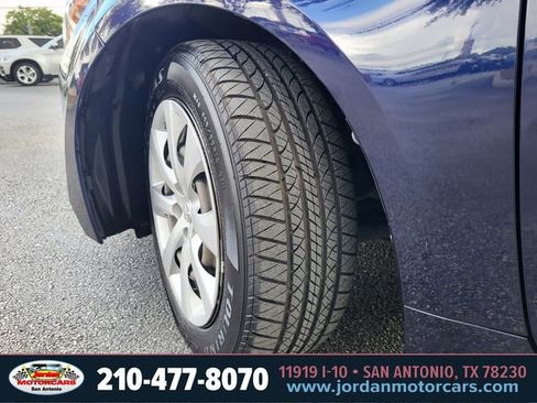 Used 2022 Toyota Corolla LE FWD image 32