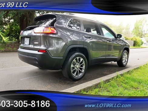Used 2019 Jeep Cherokee Latitude Plus w/ Cold Weather Group image 9