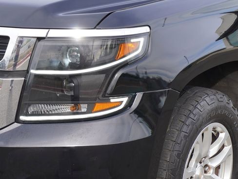 Used 2019 Chevrolet Suburban LT image 2