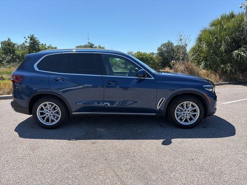 Used 2022 BMW X5 sDrive40i w/ Luxury Seating Package RWD image 2