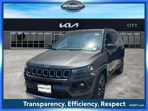 Used 2023 Jeep Compass Limited AWD/4WD image 4