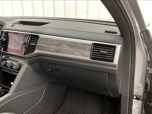 Used 2022 Volkswagen Atlas Cross Sport SE AWD/4WD image 17