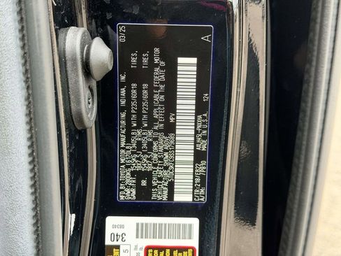 Certified 2025 Toyota Sienna XLE Woodland Edition AWD/4WD image 27
