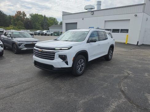 New 2027 Chevrolet Traverse LT w/ Driver Confidence Package FWD image 3