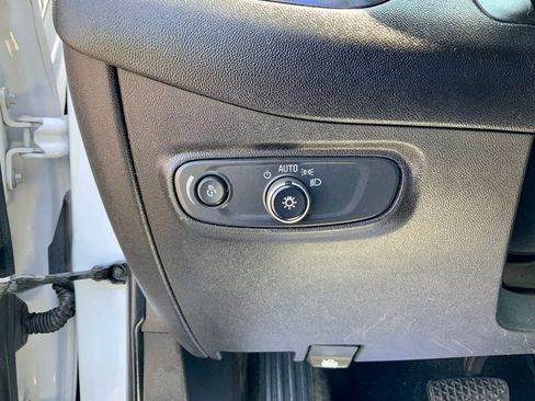 Used 2019 Chevrolet Equinox LS AWD/4WD image 18