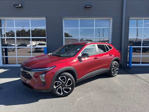 Used 2025 Chevrolet Trax RS w/ Driver Confidence Package image 1