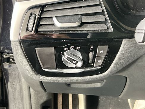 Used 2021 BMW 530i xDrive w/ M Sport Package image 10