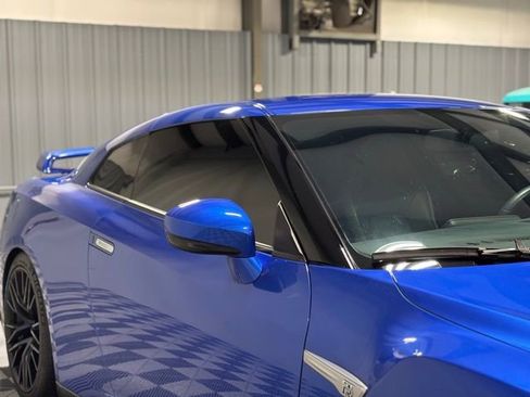 Used 2020 Nissan GT-R Premium image 12