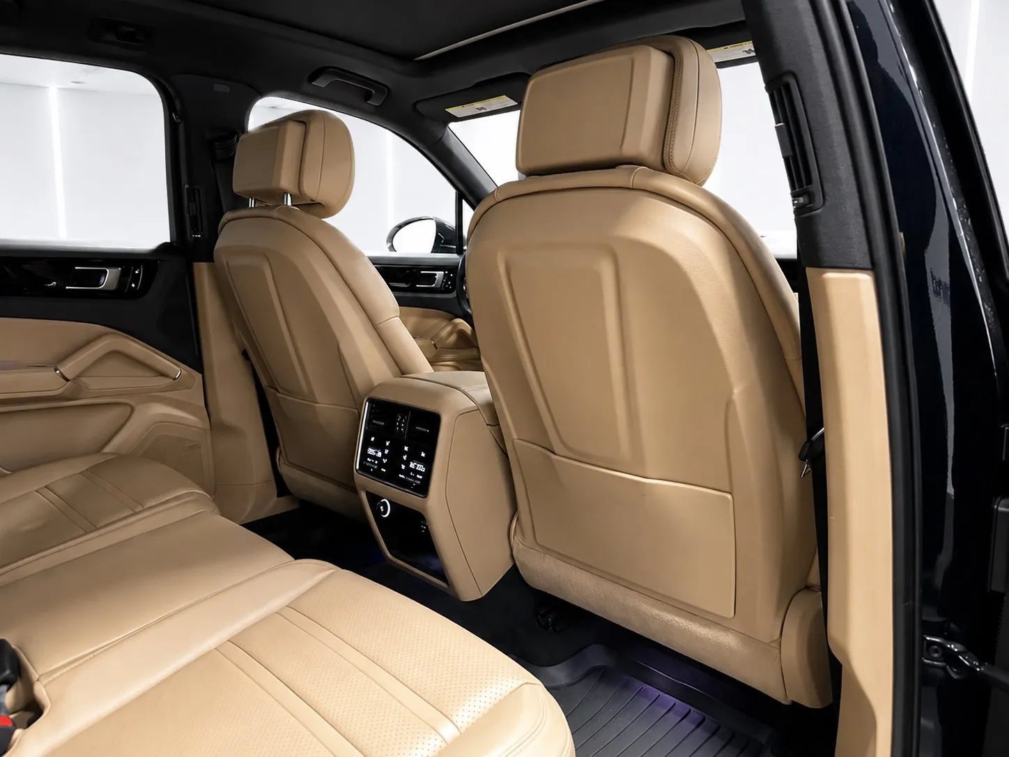 Used 2019 Porsche Cayenne AWD/4WD image 16