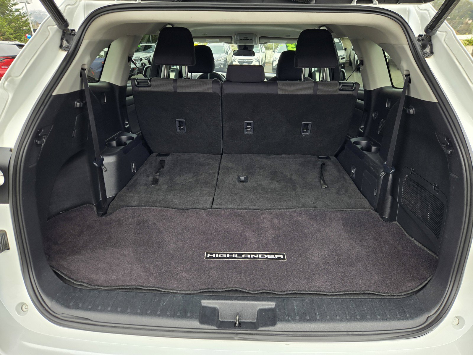 Used 2023 Toyota Highlander LE FWD image 27