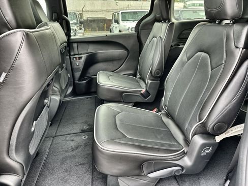 New 2026 Chrysler Pacifica Limited w/ S Appearance Package image 25