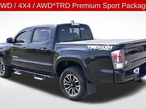 Used 2020 Toyota Tacoma TRD Sport w/ TRD Premium Sport Package AWD/4WD image 3