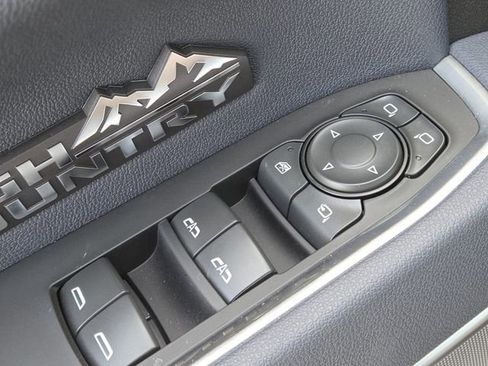 Certified 2025 Chevrolet Silverado 1500 High Country w/ Technology Package image 11