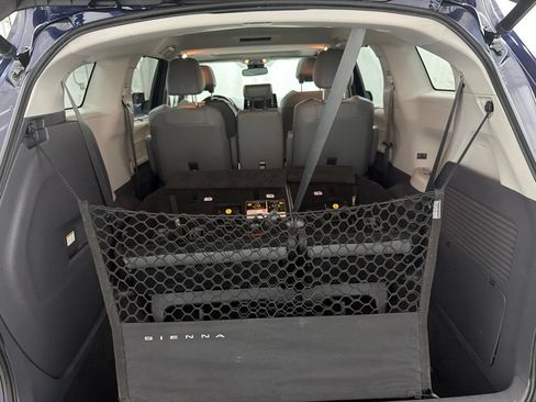Used 2021 Toyota Sienna XLE FWD image 32