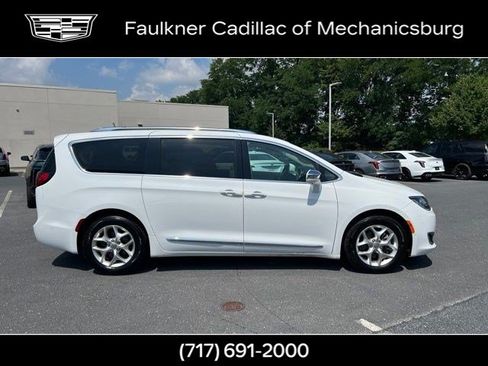 Used 2020 Chrysler Pacifica Limited w/ Advanced Safetytec Group FWD image 4