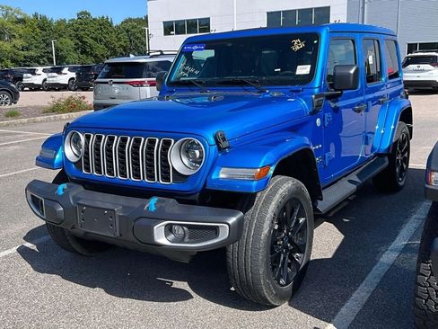 Used 2024 Jeep Wrangler Unlimited Sahara w/ Safety Group AWD/4WD image 3